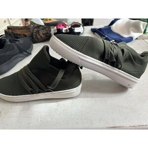 Steve Madden Women's Lancer Army Green Stretch Material Pull On Sneakers SZ 7